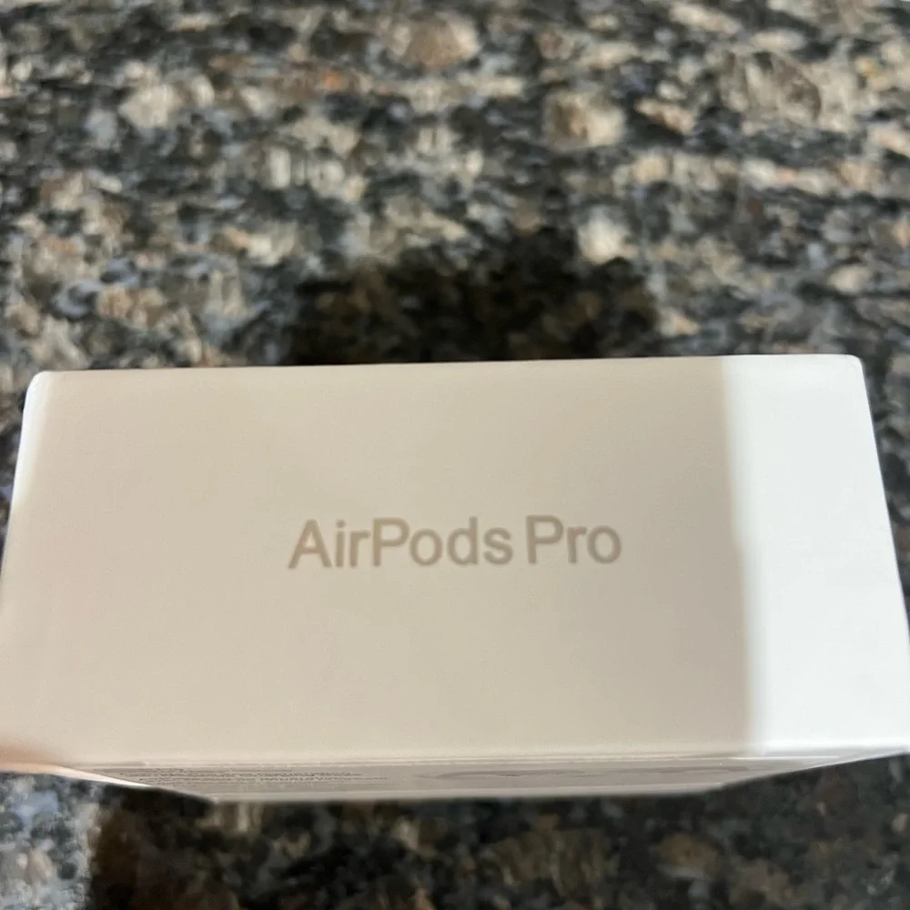 *GREAT DEAL* White Apple Airpods Pro 2nd Gen